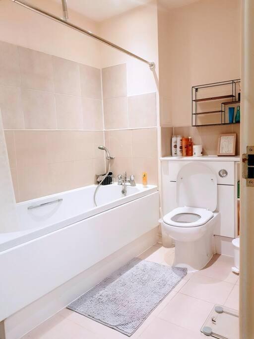 Central Spacious And Secure With A Double Bed Edgware ภายนอก รูปภาพ